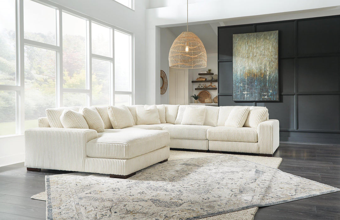 Lindyn Sectional with Chaise - US Furniture & Mattress (Waterbury,CT)*