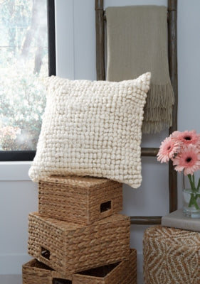 Aavie Pillow - US Furniture & Mattress (Waterbury,CT)*