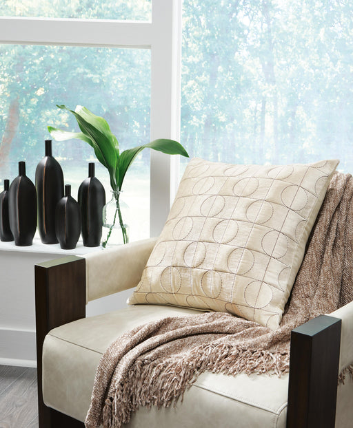 Kydner Pillow (Set of 4) - US Furniture & Mattress (Waterbury,CT)*
