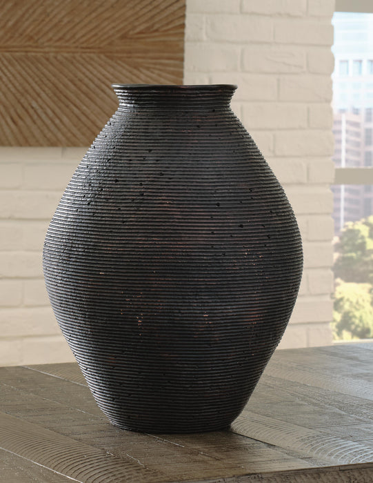 Hannela Vase - US Furniture & Mattress (Waterbury,CT)*