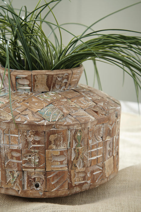 Meltland Vase - US Furniture & Mattress (Waterbury,CT)*