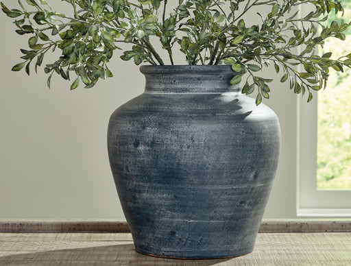Meadie Vase - US Furniture & Mattress (Waterbury,CT)*