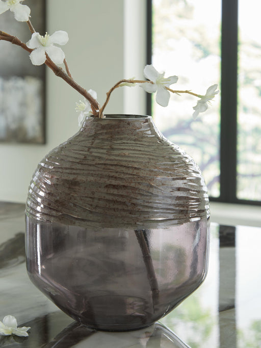 Harpwick Vase - US Furniture & Mattress (Waterbury,CT)*