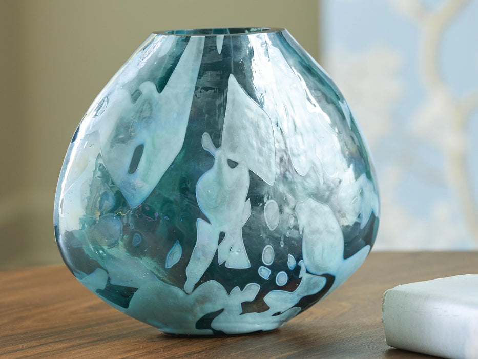 Cartshaw Vase - US Furniture & Mattress (Waterbury,CT)*