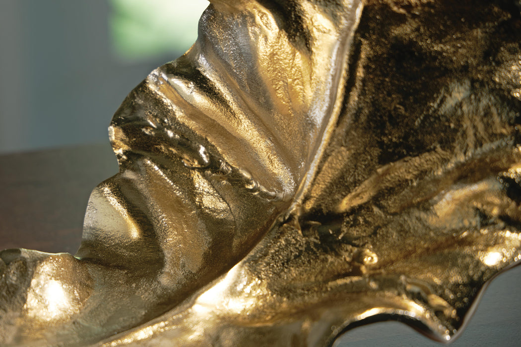 Darinsen Sculpture - US Furniture & Mattress (Waterbury,CT)*