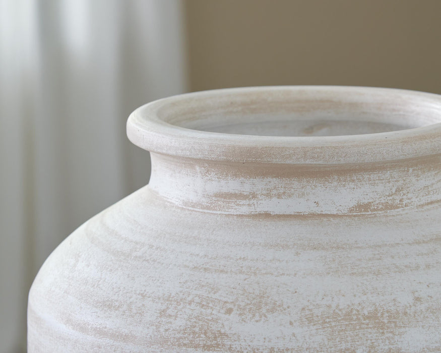 Meadie Vase - US Furniture & Mattress (Waterbury,CT)*