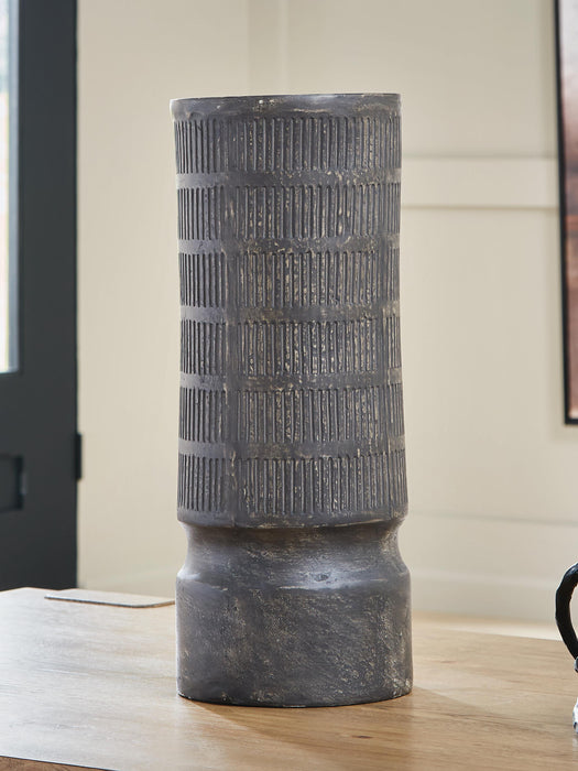 Beninworth Vase - US Furniture & Mattress (Waterbury,CT)*