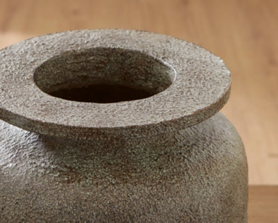 Jedwick Vase - US Furniture & Mattress (Waterbury,CT)*