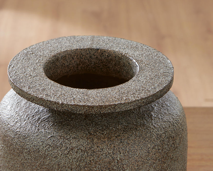 Jedwick Vase - US Furniture & Mattress (Waterbury,CT)*