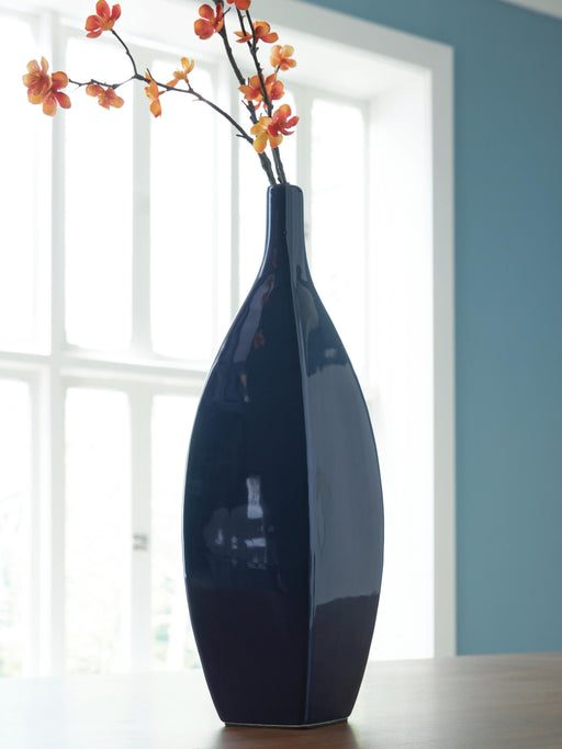 Abtinson Vase - US Furniture & Mattress (Waterbury,CT)*