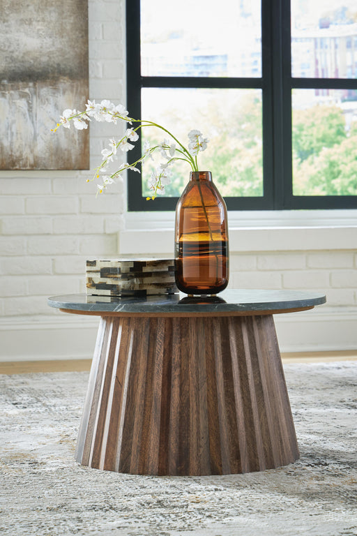 Ceilby Accent Coffee Table - US Furniture & Mattress (Waterbury,CT)*