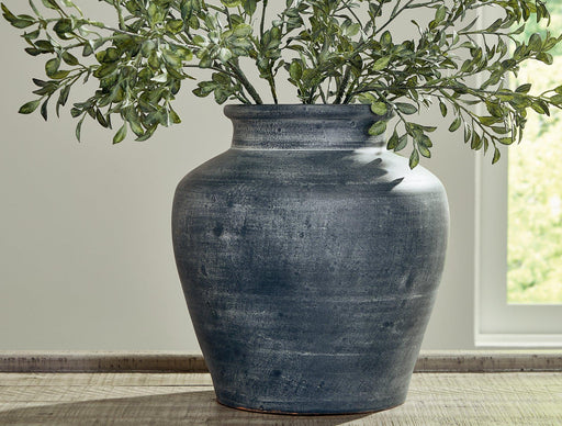 Meadie Vase - US Furniture & Mattress (Waterbury,CT)*