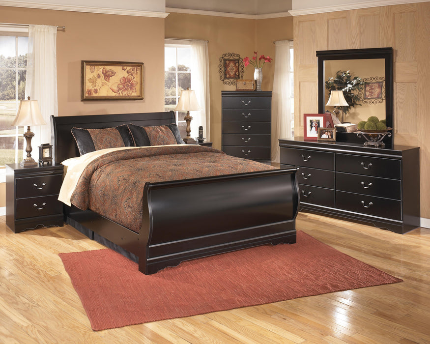 Huey Vineyard Dresser and Mirror - US Furniture & Mattress (Waterbury,CT)*